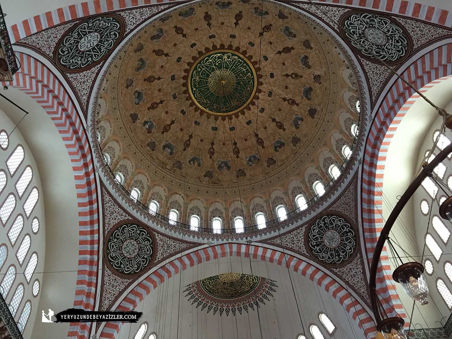 caminin-mihrab-n-n-n-k-sm-na-denk-gelen-yerde-sultan-s-leyman-n